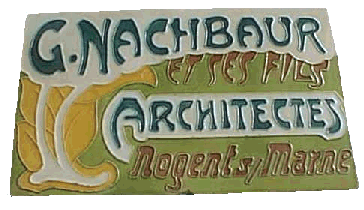 Plaque appos&eacute;e sur une des cr&eacute;ations de la famille